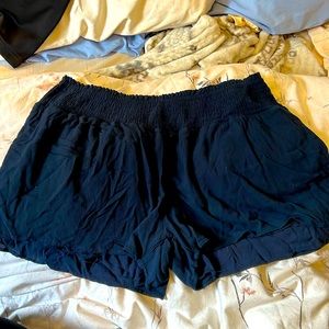 Navy Blue flowy shorts with cinched waist 2x/3x